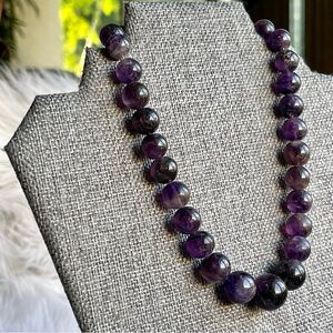 Vintage Graduated Purple Amethyst Beaded 15” Long Necklace with Barrel Clasp